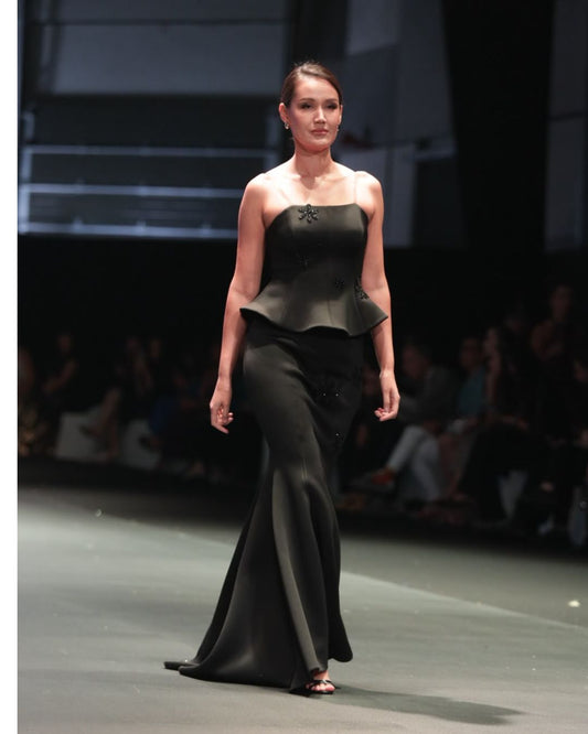 Black off shoulder corset top with bodycon skirt set